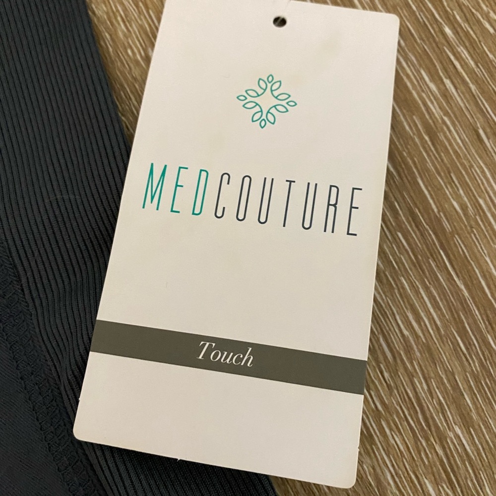 Med Couture Touch Scrub Top in Pewter (size M) - Picture 4 of 7